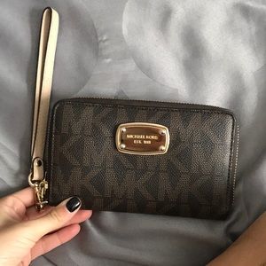 Michael Kors Wristlet Wallet